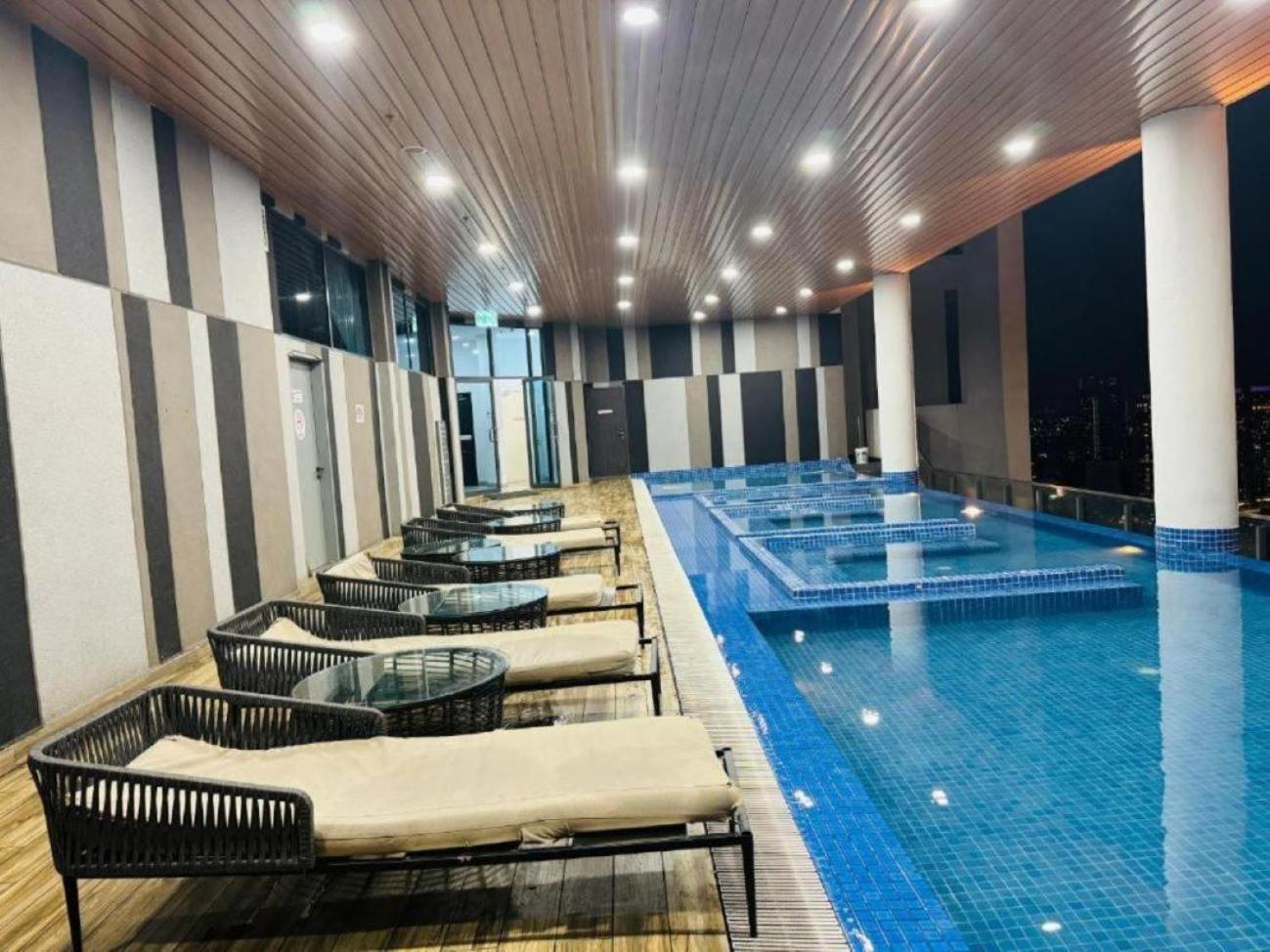 Apartamento The Luxe Colony Klcc By Sky Pool Kuala Lumpur Exterior foto