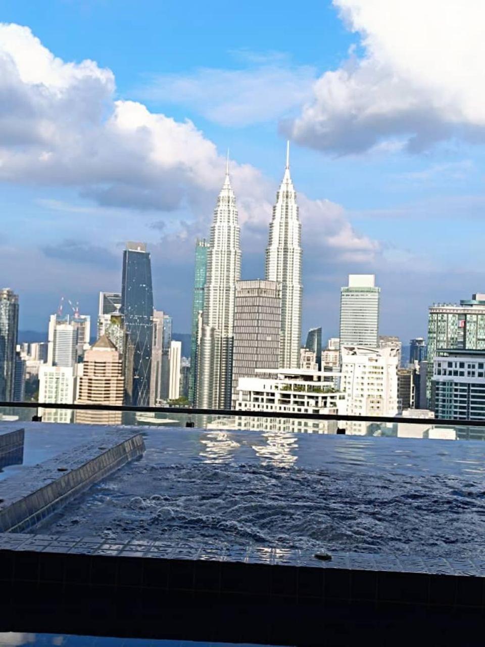 Apartamento The Luxe Colony Klcc By Sky Pool Kuala Lumpur Exterior foto